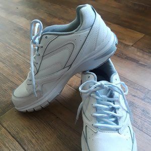 Dr. Scholl's 8 Wide White Leather 👟